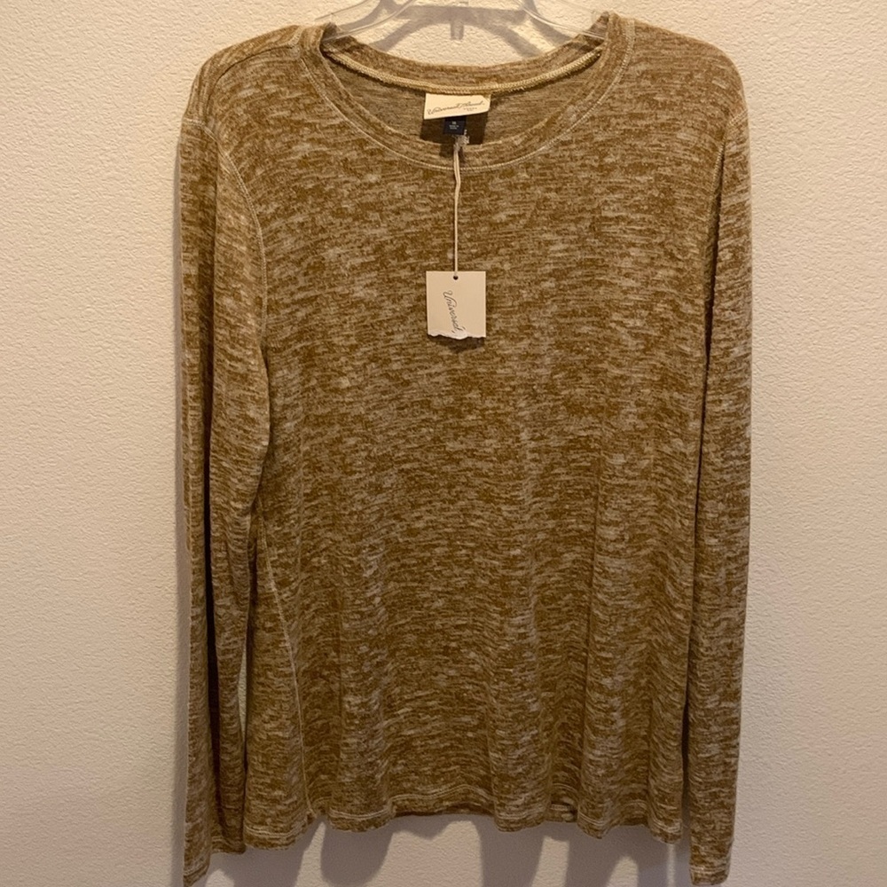 NWT Base Layer Womens Long Sleeve Shirt by Universal Threads. Gold&White. XL.‍‍‍